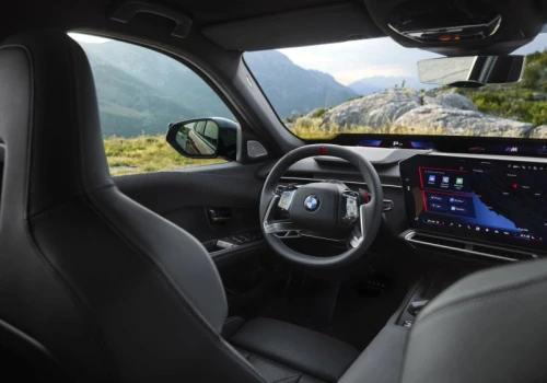 Nowe BMW Serii 3 to technologiczny nokaut. Ekran na pół szyby, AI i jazda bez trzymanki