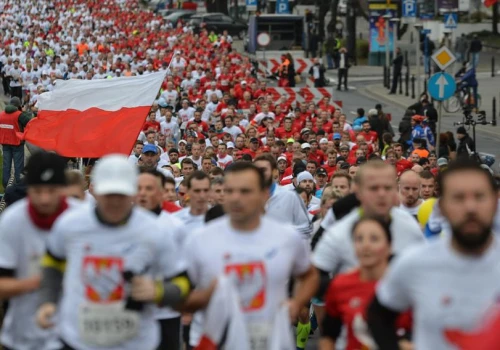 Inflacja w Polsce nabiera rozpędu. Górny cel NBP przebity, paliwa gwałtownie drożeją