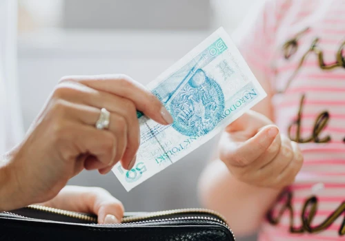 ZUS wstrzymał 800 plus rodzinie z Ukrainy. Po interwencji przyznał wypłatę i przeprosił
