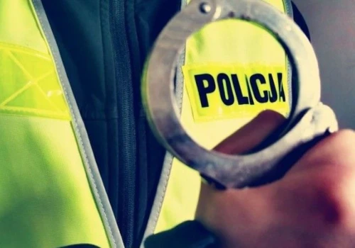 Niebezpieczne pojemniki przy przyłączu gazowym. Policja zatrzymała podejrzanego