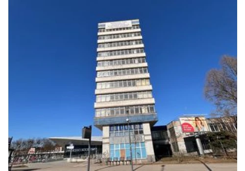 Miasto zaszaleje? Nie tylko zdewastowany dworzec. Chcą kupić biurowiec