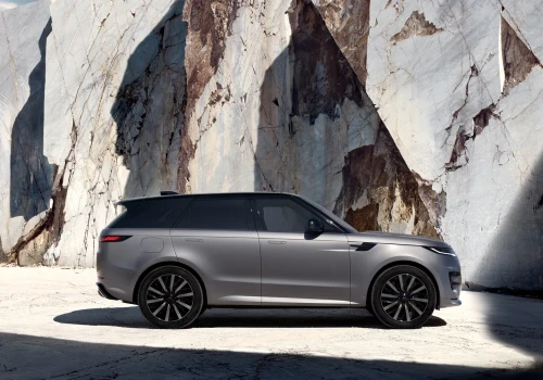 Range Rover Sport: 550 KM, cisza i 900 mm wody
