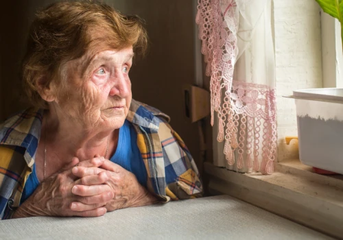 Seniorzy tracą samodzielność we własnych domach. 