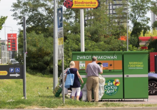 Koniec kolejek do butelkomatów w Biedronce. Nawet dwa urządzenia na sklep