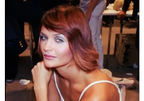 Ikona modelingu zapozowała w bieliźnie. Ma 57 lat i tak dziś wygląda