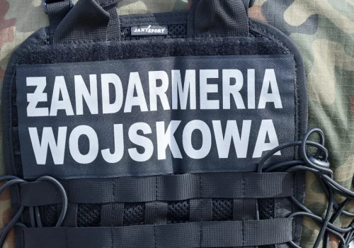 Trzy osoby przewiezione do szpitala po otwarciu tajemniczej przesyłki