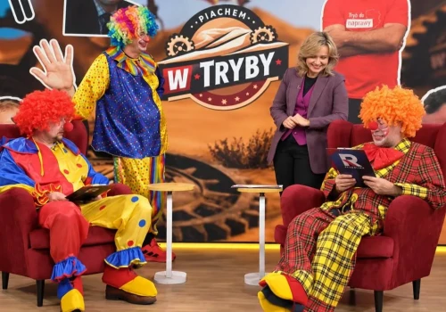 Była dyktatura ciemniaków, jest dyktatura cudaków! Występ klaunów w Republice