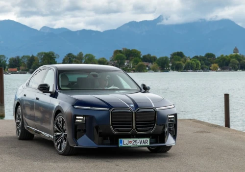 Nowe BMW serii 7 to problem dla Mercedesa. Najlepszym wyborem może być elektryk