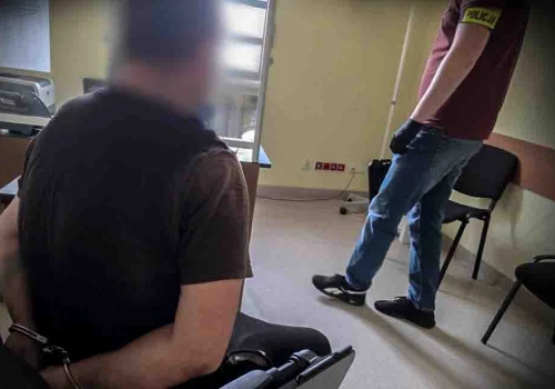 43-latek uprawiał konopie na działce sąsiada. Zatrzymali go policjanci
