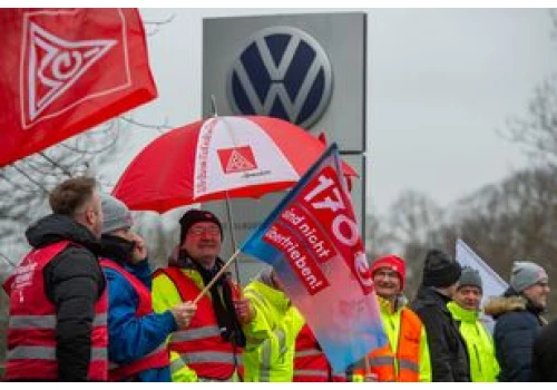 Volkswagen igra ze związkami. Właśnie wypowiedział porozumienia płacowe
