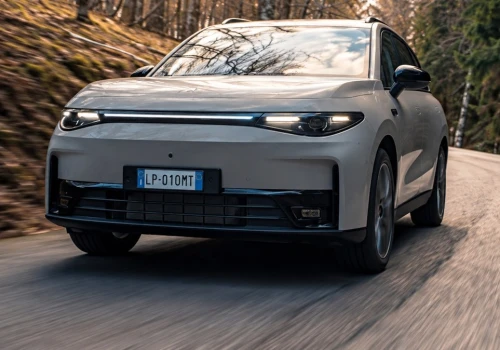 Leapmotor C10 mocno się zmienił. Jest mocniejszy i lepiej wyposażony