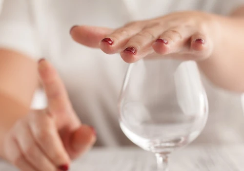 Sober October podbija internet. Co naprawdę daje miesiąc bez alkoholu?