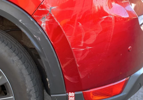 Uszkodził auto podczas jazdy próbnej. Czy musi pokryć koszty naprawy?