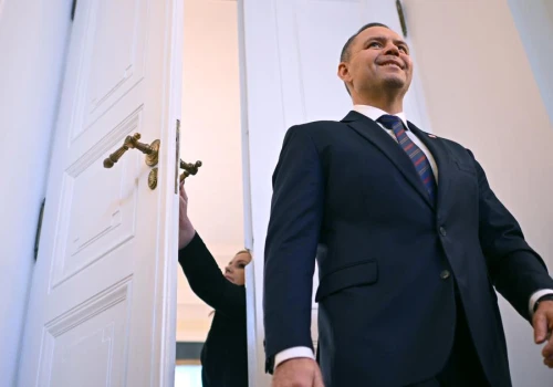 Prezydent podpisał ustawę o windfall tax. „Obniżki na stacjach powinny nastąpić natychmiast”
