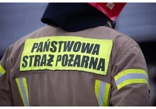 Płonie stolarnia w Skotnikach. Strażacy w akcji