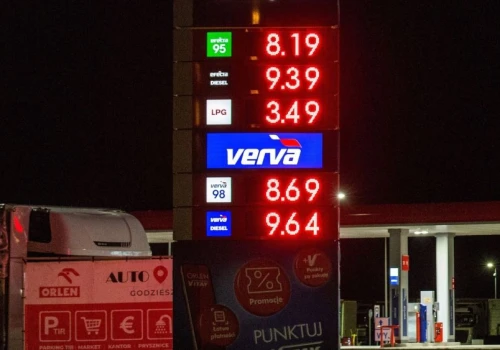 Nawrocki orędziem wrzucił rządzącym gorącego kartofla. Kiedy spadną ceny paliw?
