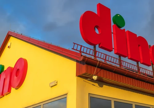 Dino odpaliło wielką falę obniżek. 96 produktów w specjalnej ofercie. Ceny spadają nawet o ponad połowę