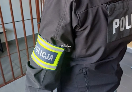 Policjanci szukali zaginionego 13-latka. W mieszkaniu zastali też poszukiwanego 21-latka