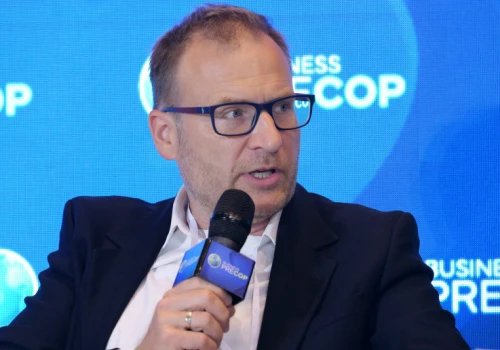Większe miasta lepiej radzą sobie ze smogiem. W mniejszych powietrze wciąż truje