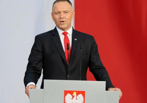 Nawrocki podpisał ustawę ws. cen paliw, rząd zapowiada, kiedy obniżki