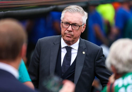 Ancelotti obsypany złotem. Urban daleko w tyle
