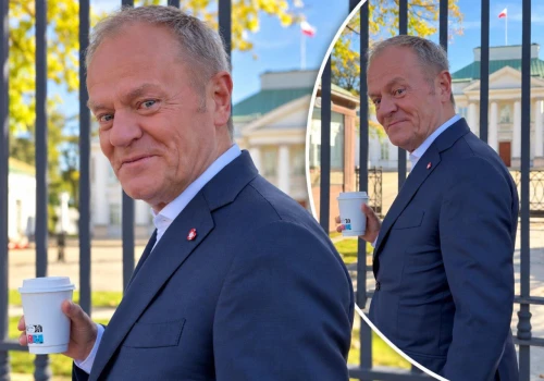 Tusk pod Belwederem i jedno pytanie do Nawrockiego. „I po co było tak rumakować?”
