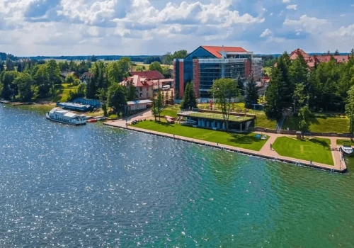 4* Roberts Port Lake Resort & SPA od 429 PLN za pokój 👌 nad jeziorem Tałty ⛵ Śniadania, obiadokolacje i basen