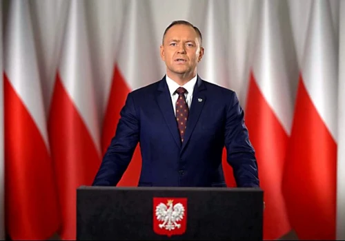 Nawrocki podpisał ustawę paliwową i w orędziu zażądał natychmiastowych obniżek