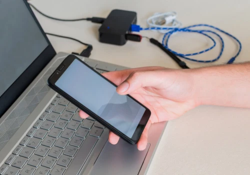 Jak zgrać zdjęcia z telefonu na komputer kablem i bezprzewodowo?