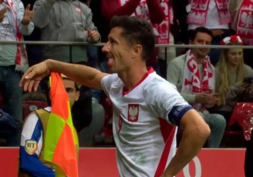 Lewandowski w roli głównej! Czerwona kartka, rzut karny i historyczny gol