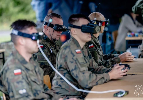 Pięć razy na podium. 5MBOT najlepsza w Pierwszej Lidze Dronowej FPV WOT