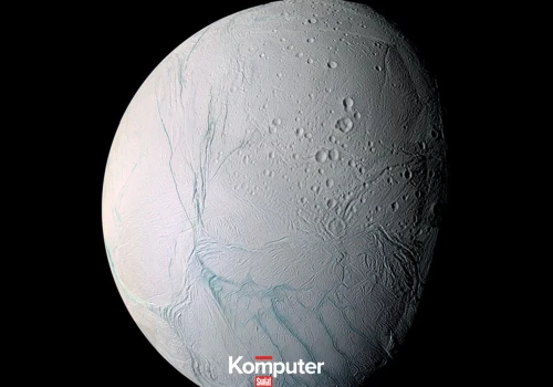 Naukowcy odtworzyli ocean Enceladusa. Mikroby przeżyły