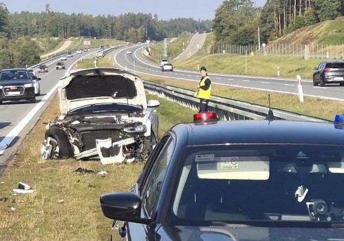 Poranne utrudnienia na S7. Audi zderzyło się z ciężarówką