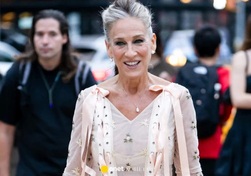 Siwe włosy i zmarszczki. Sarah Jessica Parker podbiła sieć