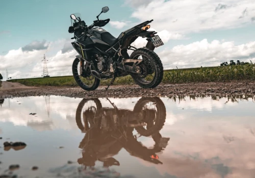 CFMOTO 450MT – skąd ten fenomen? Sprawdziliśmy w naszym wielkim porównaniu! Test podczas 11 patentów na motocykl adventure kat. a2