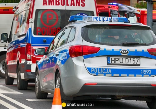 Tragedia w Puławach. Samochód zderzył się z miejskim autobusem. Jedna osoba nie żyje