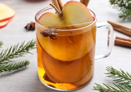 Lemoniada na gorąco rozgrzeje cię jesienią. Pyszna jak szarlotka