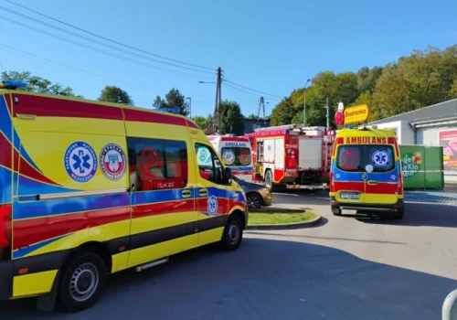 Ewakuacja w Biedronce pod Częstochową. Cztery kobiety potrzebowały pomocy, jedna trafiła do szpitala