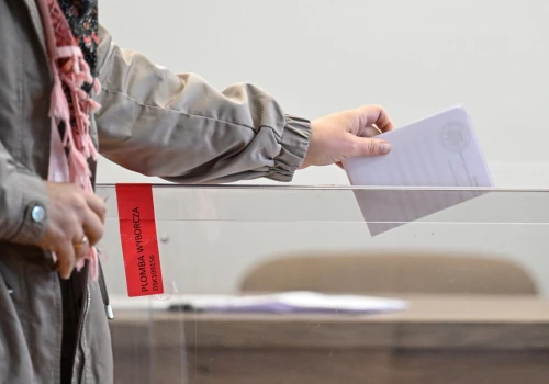 Wybory uzupełniające do Senatu. Kandydat Korony, wdowa po generale i były prezydent Zielonej Góry
