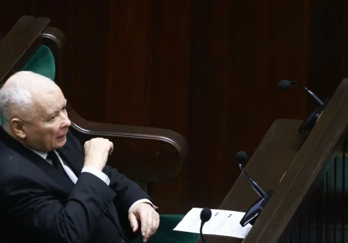 Jarosław Kaczyński kontroluje sytuację? Wyraźny podział w sondażu