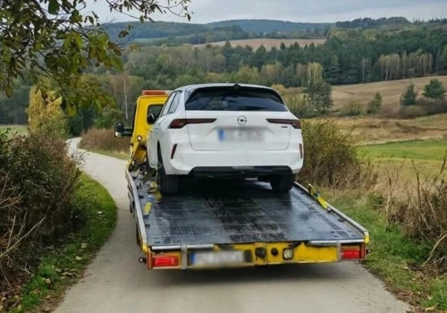 Możliwość naprawy: brak. Opel Astra Sports Tourer PHEV stoi od ponad 6 miesięcy stoi w serwisie