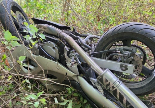 44-letni motocyklista nie żyje. Znalazł go przejeżdżający rowerzysta