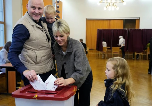Historyczny triumf partii premiera na Łotwie. 