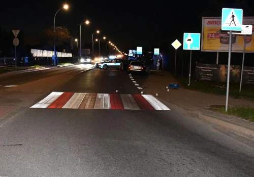 71-letni rowerzysta nie żyje. Samochód potrącił go na przejściu dla pieszych