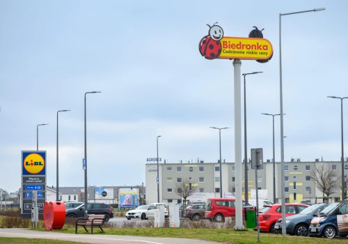 1000 zł podwyżki albo spór zbiorowy. Biedronka i Lidl dostały ultimatum