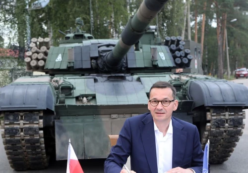 Mateusz Morawiecki proponuje, żeby obowiązkowymi szkoleniami wojskowymi byli objęci wszyscy parlamentarzyści do 60. roku życia