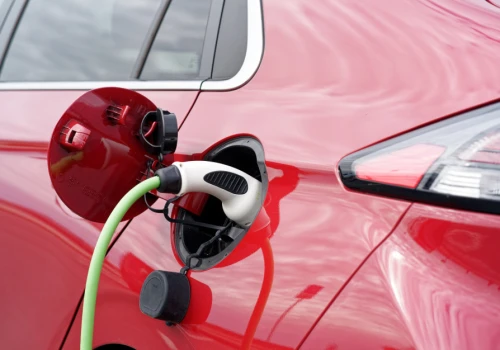Francuzi chcą kupować elektryki. Motoryzacyjny gigant zwiększa moce produkcyjne