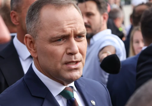 Odsyłają ordery i medale Nawrockiemu. Prym wiodą Ukraińcy