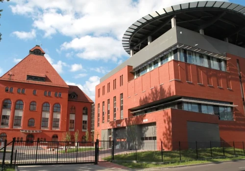 Sztuczna inteligencja odciąży lekarzy w robieniu notatek. Trwają już testy w śląskim szpitalu