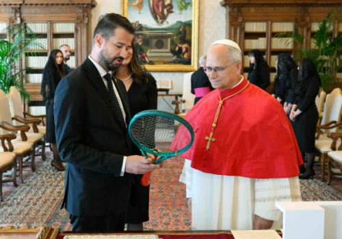 To miał być miły prezent dla papieża. Prezydent popełnił gafę i zrobiło się niezręcznie
